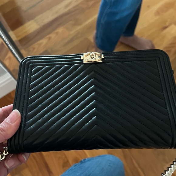 Chanel chevron, caviar leather wallet on a chain - Picture 6 of 16